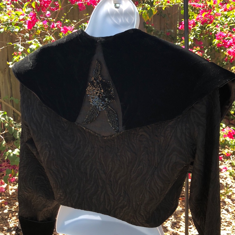 ELEGANT.....Long sleeve short length evening/dressy cover up/jacket Small